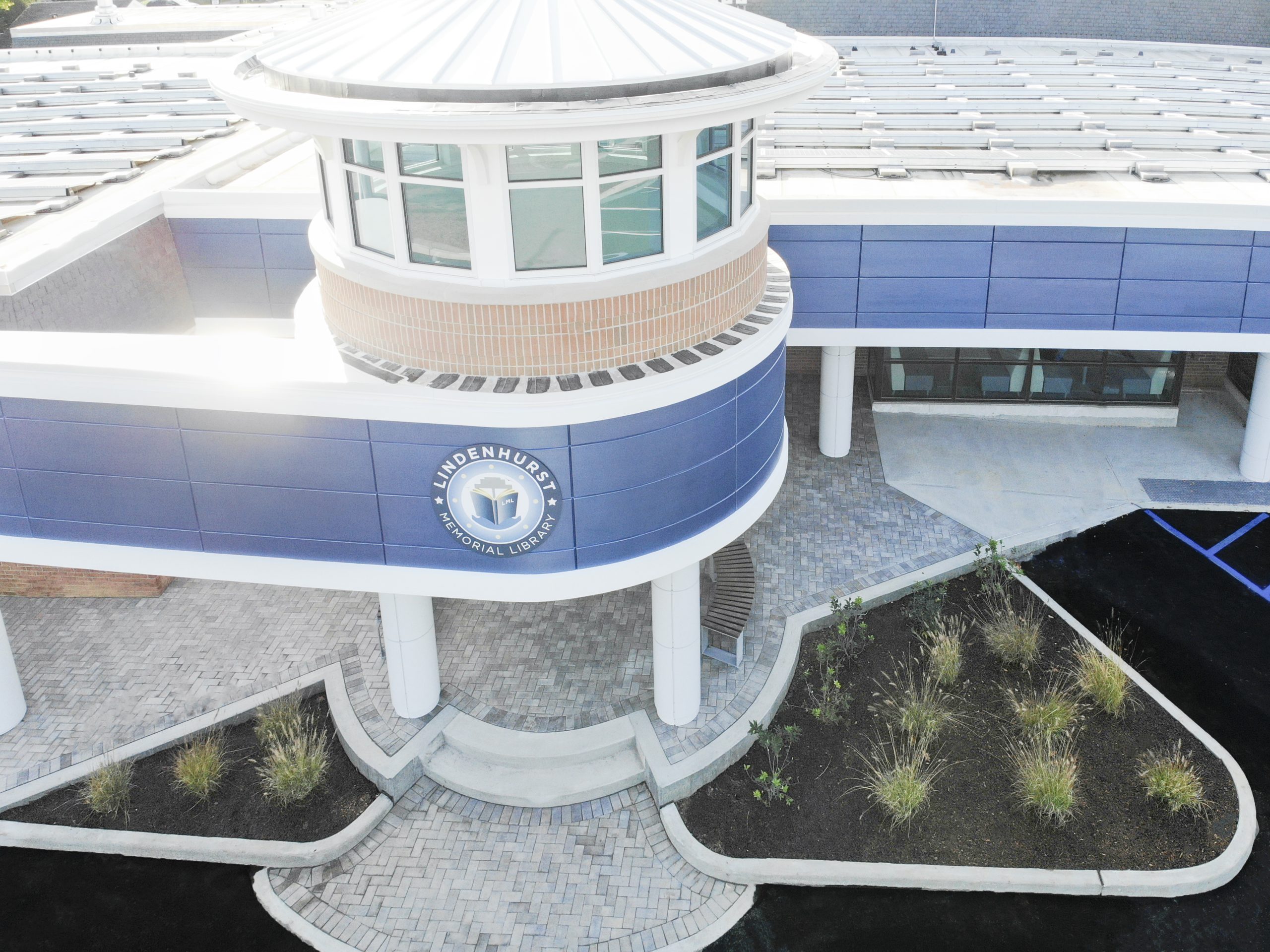 LINDENHURST LIBRARY Renu NY